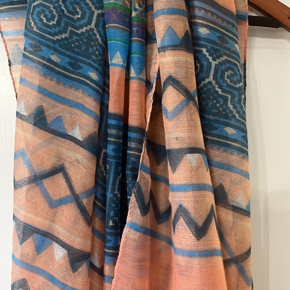 Women’s Lightweight Viscous Scarf/Wrap - Picture 2 of 4